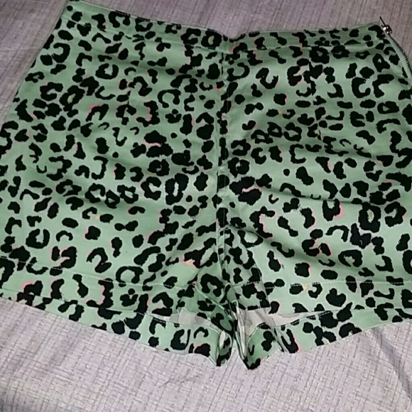 Shorts - Picture 2 of 4